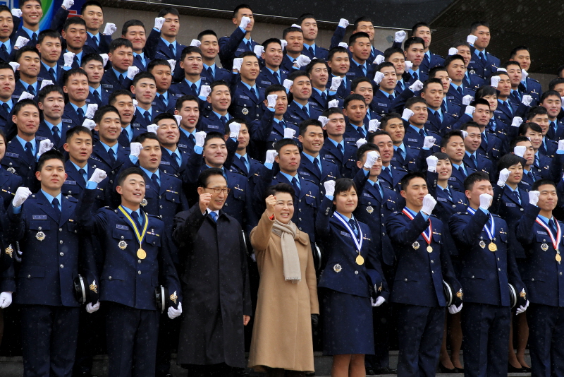 공군사관학교 졸업 및 임관식에서 화이팅